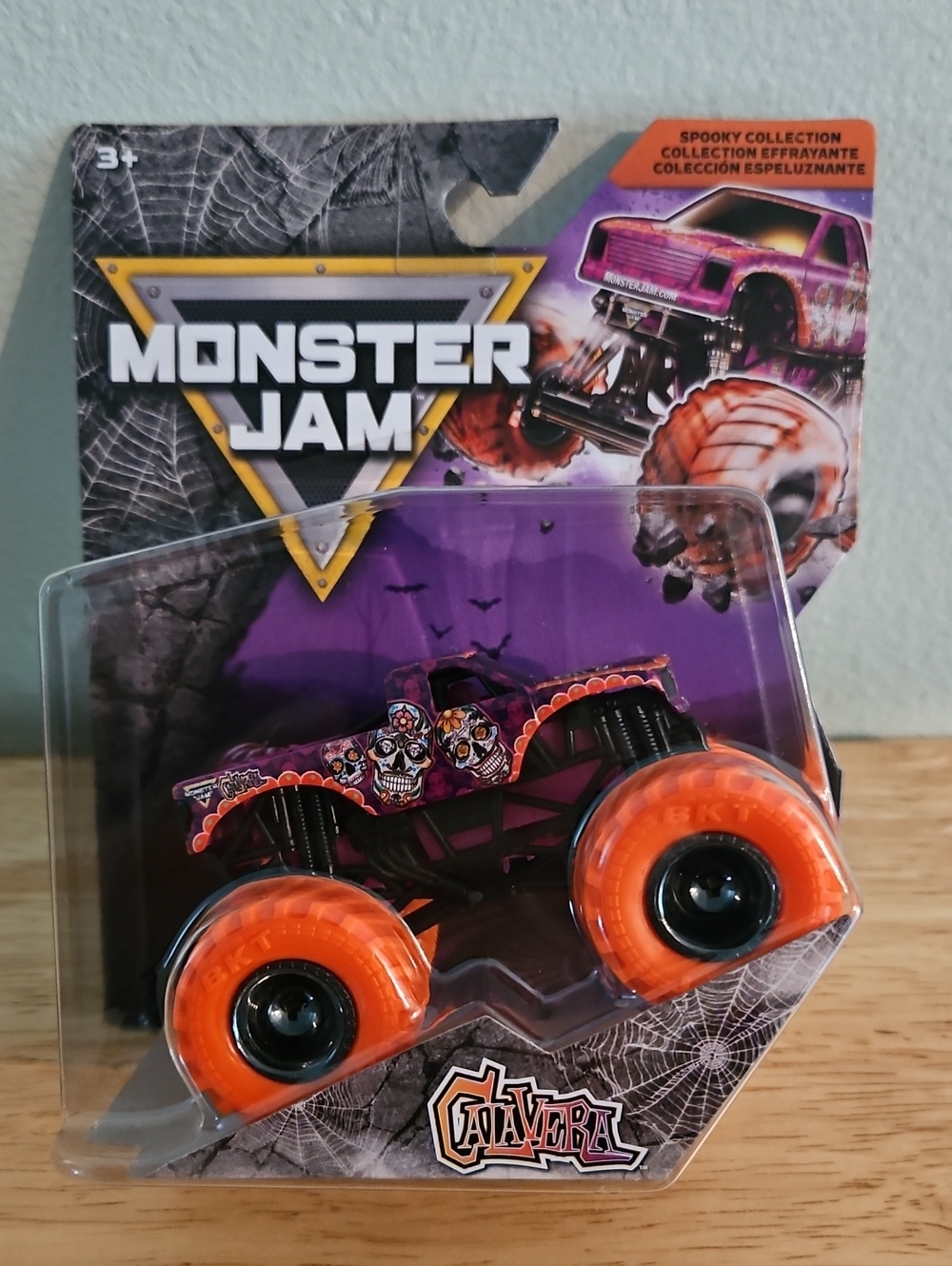 2026 Monster Jam Calavera Spooky Collection Halloween 1:64 NIP